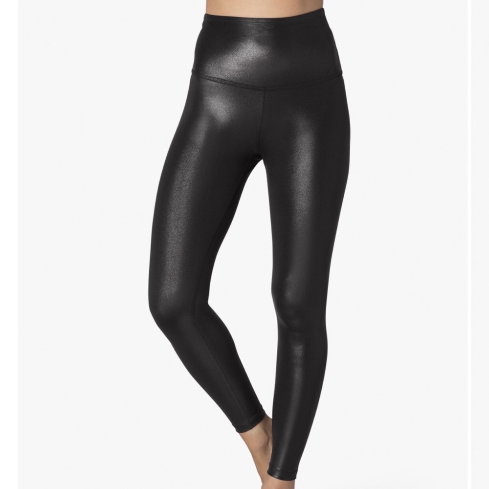 NWT Beyond Yoga Black Pearlized Legging